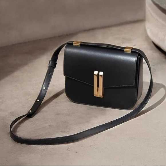 Black bag with gold double bar hardware - Picture 3 of 8